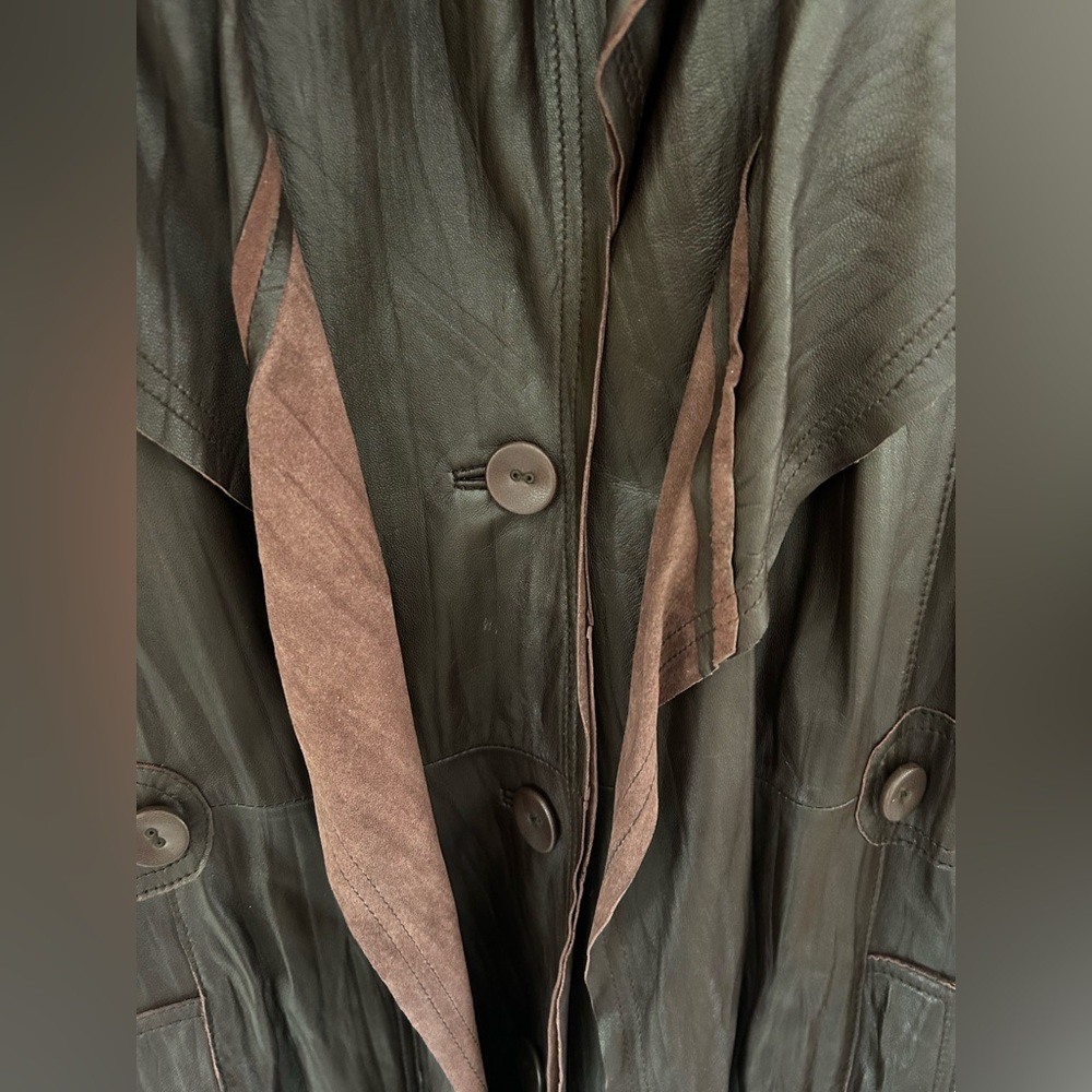 Danier Women's Brown Leather Trench Coat with Belt - Picture 12 of 16